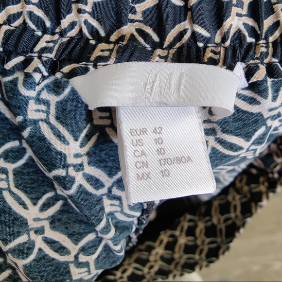 H&M Cropped Black and White Pants - Picture 3 of 8